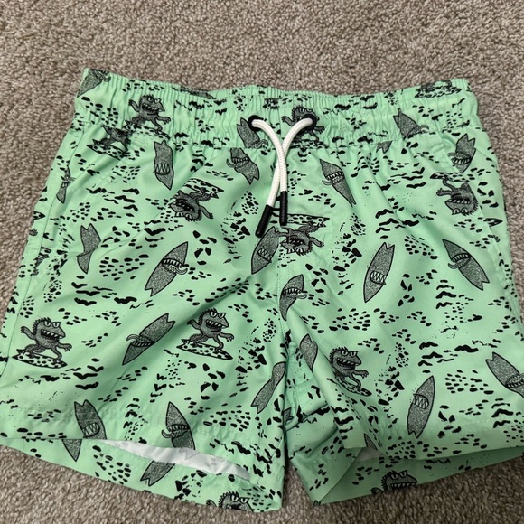 Little boys swim trunks in size medium - Picture 1 of 3